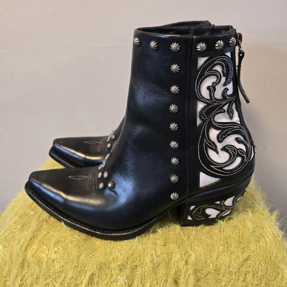 ARIAT Diva Black & White Leather Sexy Ladies Western Studs Ankle Boots Booties 8 - Picture 8 of 16
